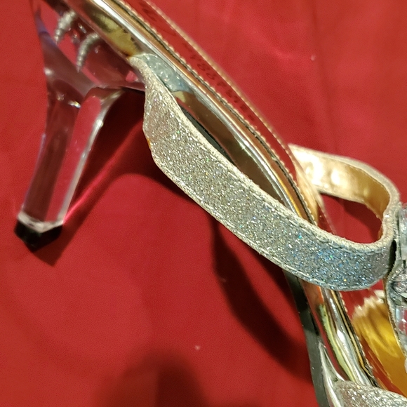 Shoes - Picture 4 of 6